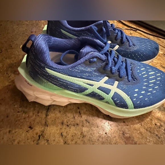 Asics Novablast 2 Women Size 6 Blue 1012B049 Running Shoes Sneakers - Picture 10 of 16